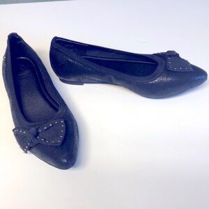 Simply Vera Wang black slippers, sz 6